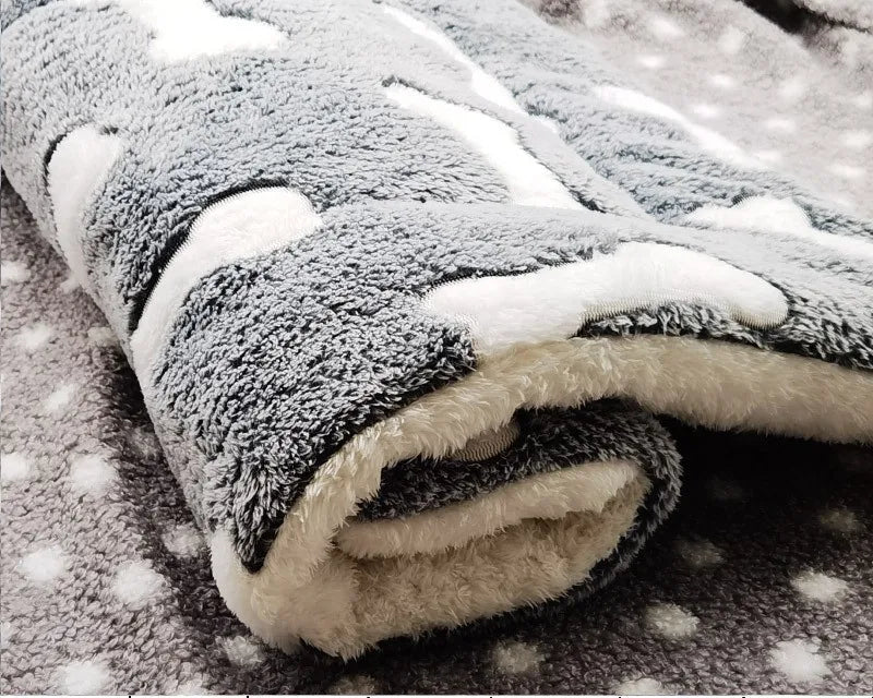 Thicken Flannel Mat Pet Cat Beds Mats Dog Bed Sleeping Mat Soft Warm Blanket Puppy Kitten Beds Pet Rug Mat for Small Medium Dogd