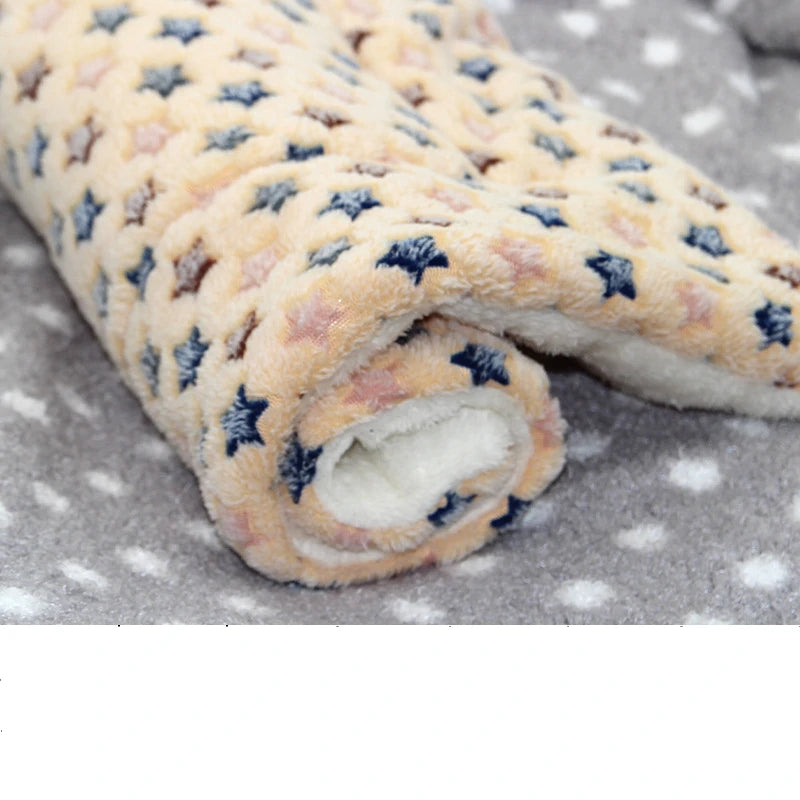 Thicken Flannel Mat Pet Cat Beds Mats Dog Bed Sleeping Mat Soft Warm Blanket Puppy Kitten Beds Pet Rug Mat for Small Medium Dogd