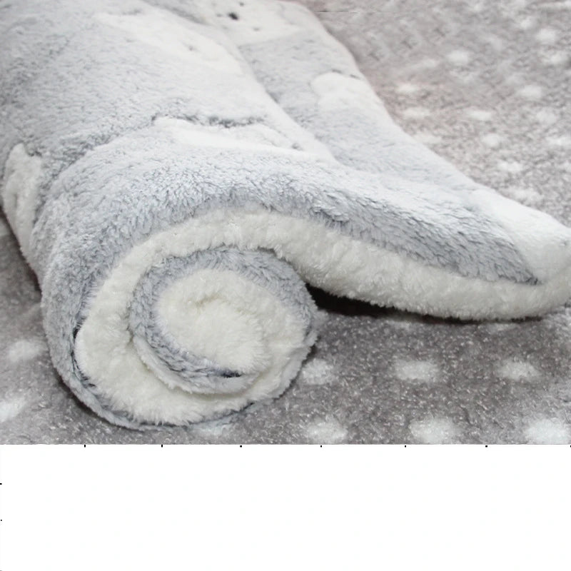 Thicken Flannel Mat Pet Cat Beds Mats Dog Bed Sleeping Mat Soft Warm Blanket Puppy Kitten Beds Pet Rug Mat for Small Medium Dogd
