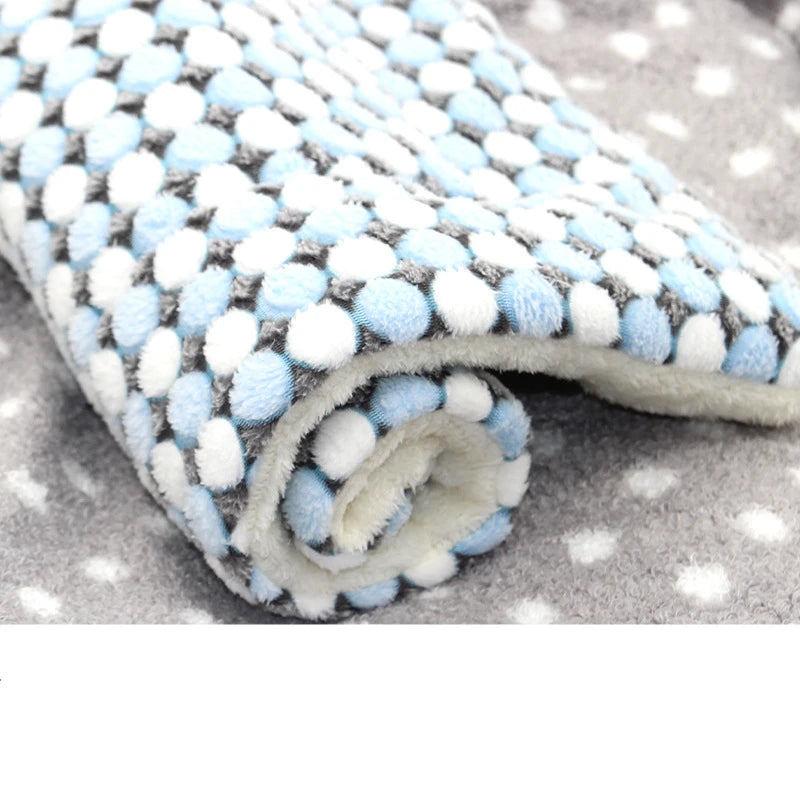 Thicken Flannel Mat Pet Cat Beds Mats Dog Bed Sleeping Mat Soft Warm Blanket Puppy Kitten Beds Pet Rug Mat for Small Medium Dogd